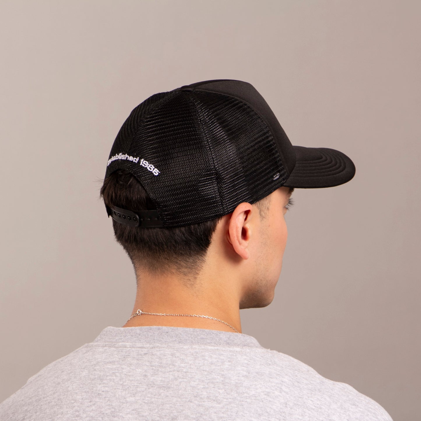 Gorra Domination Trucker Black