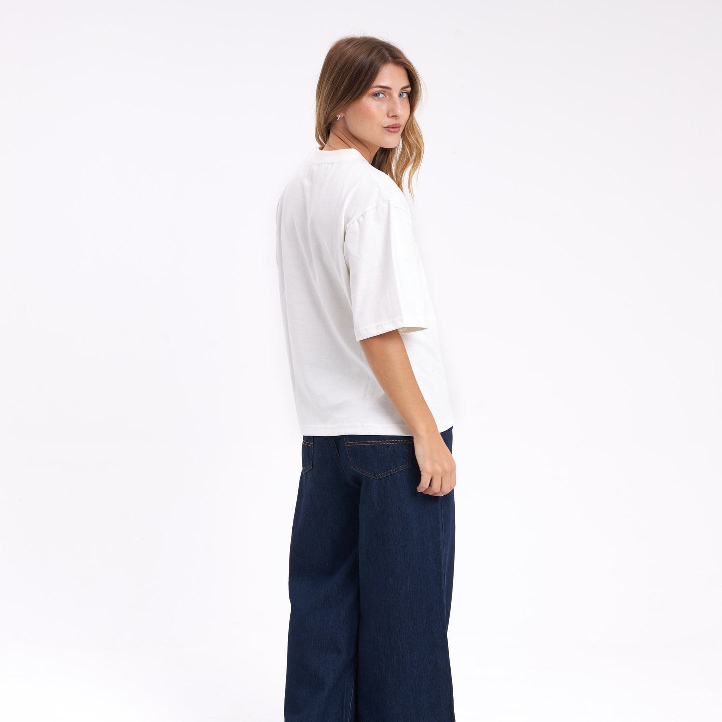 Remera Essential Crop Boxy Fit Off White
