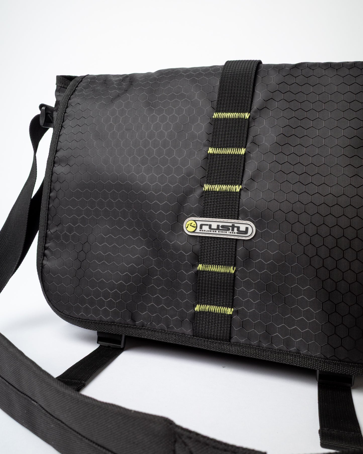 Bolso Voltage Messenger Bag Black/Sulphur