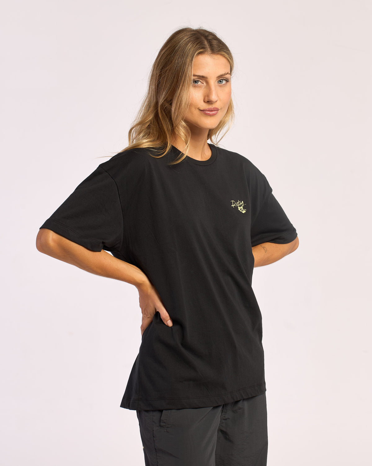 Remera Jill Standard 4 Relaxed Fit Black