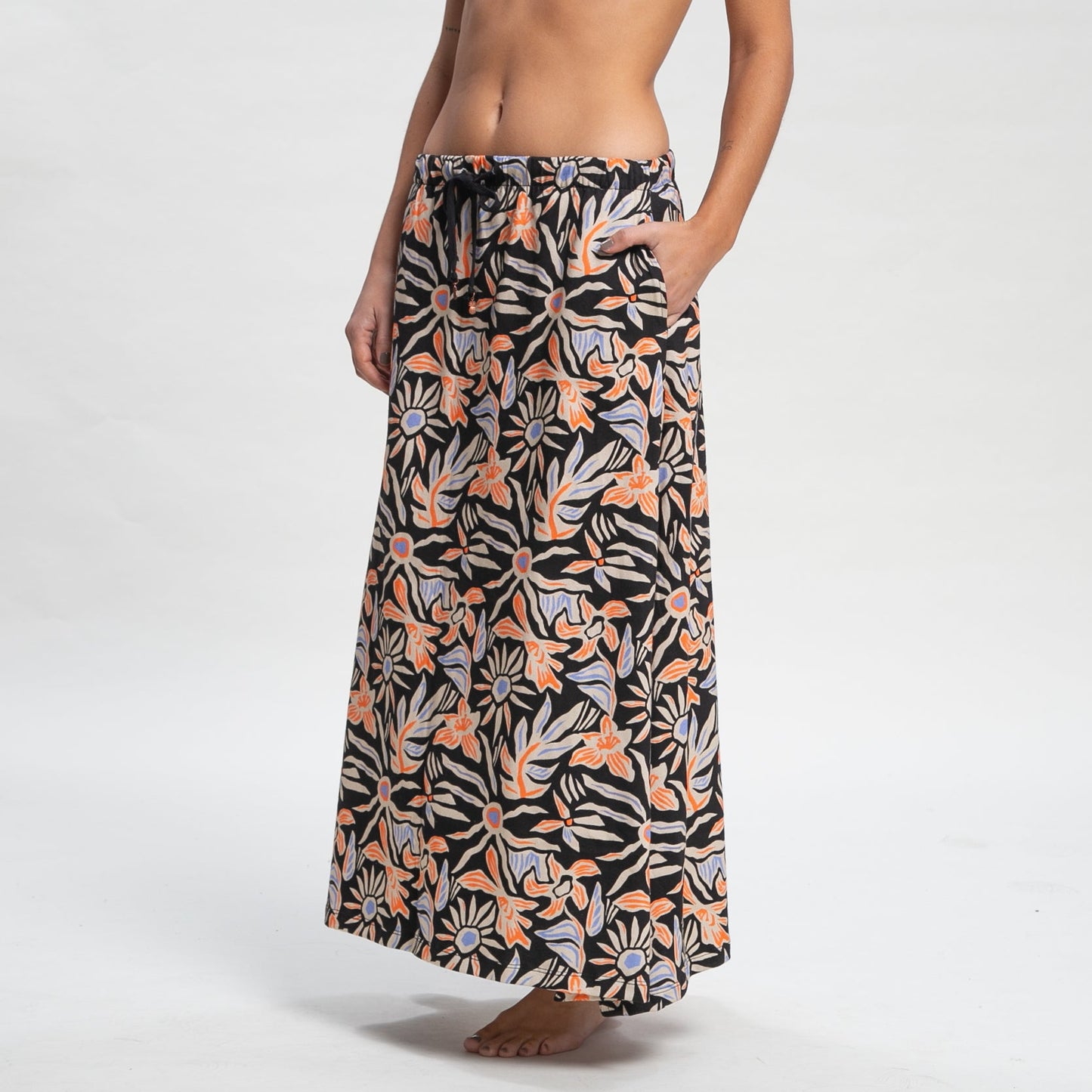 Pollera Cutout Maxi Skirt Black