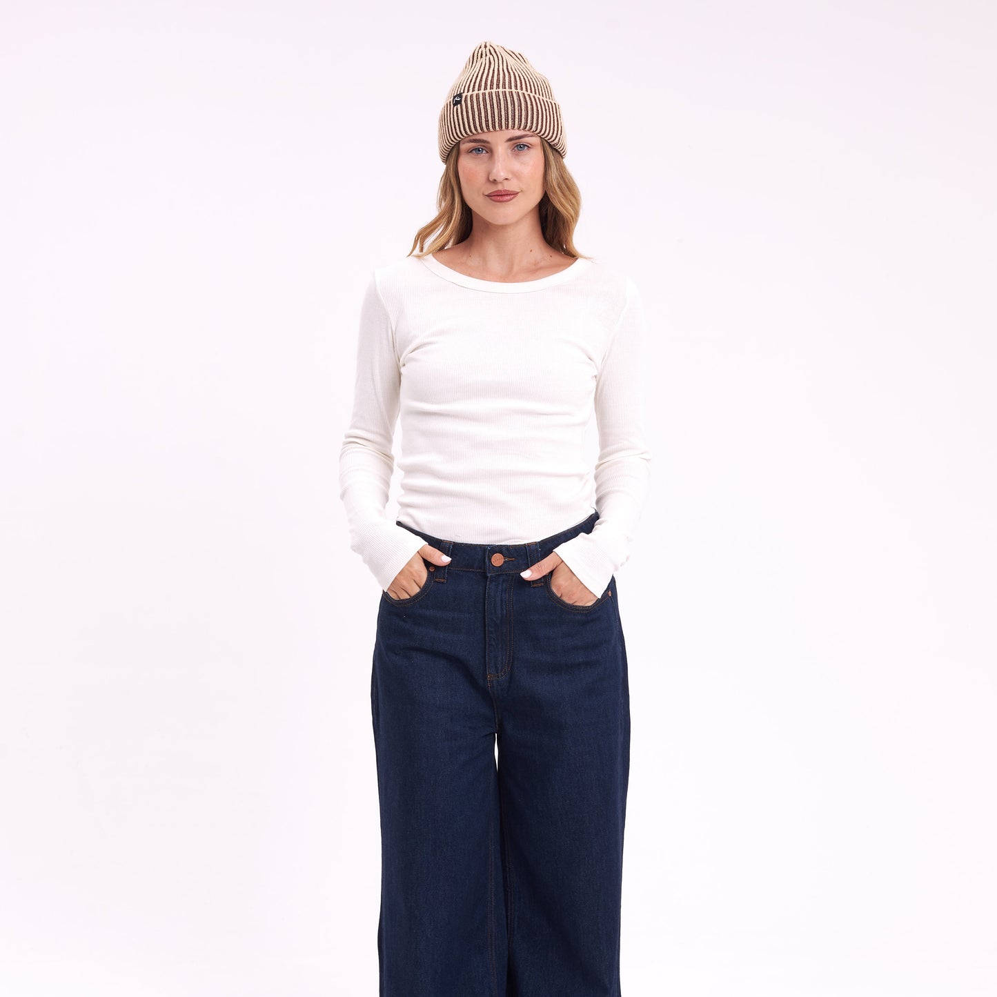 Remera Essential Fitted Off White