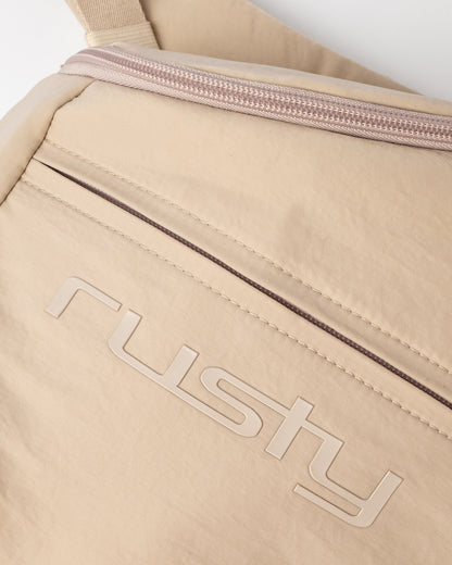 Mochila Free Run Nylon Sling Backpack Oatmeal