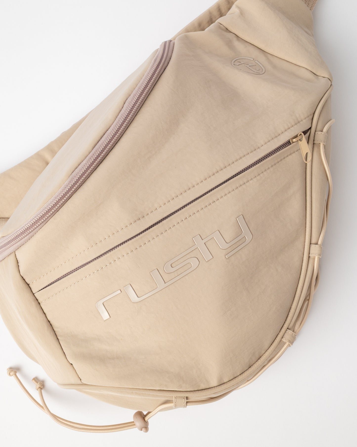 Mochila Free Run Nylon Sling Backpack Oatmeal