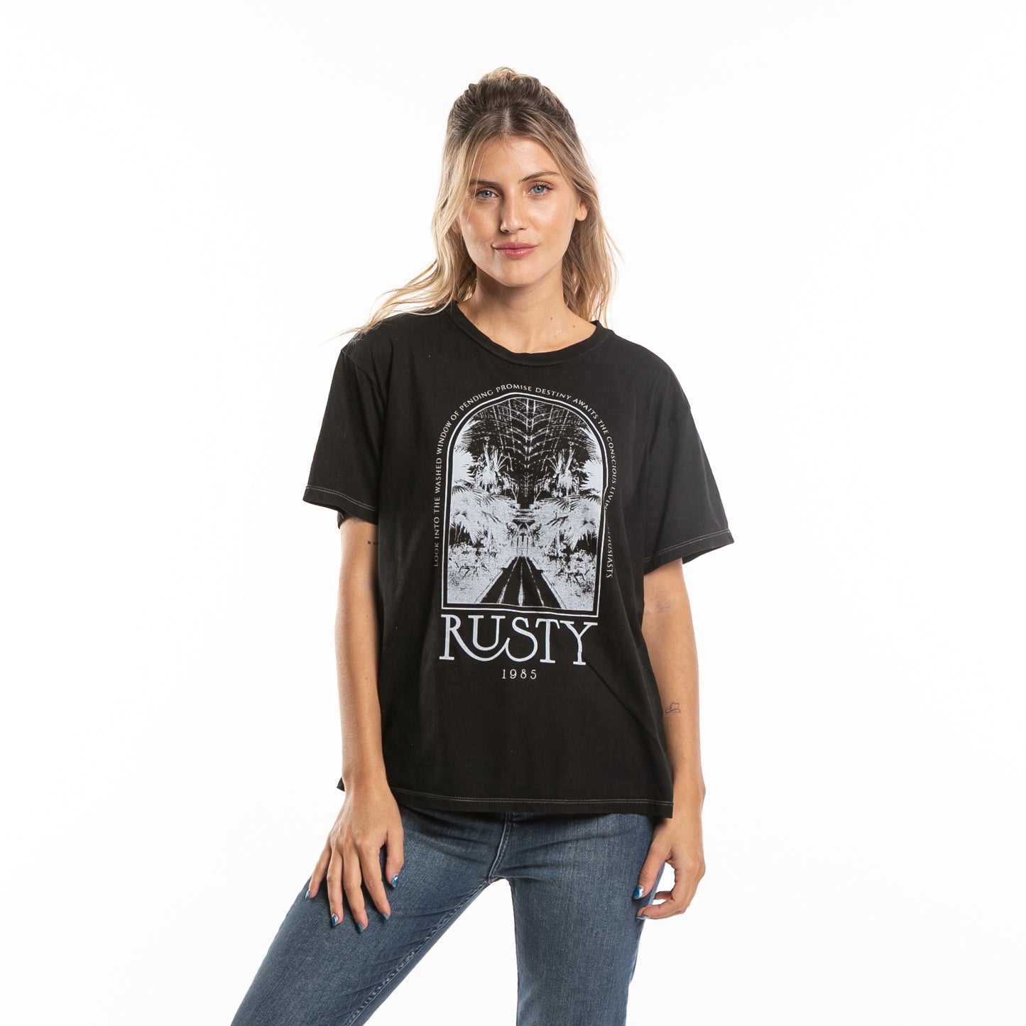 Remera Mc Destiny Awaits Oversize Ld Black