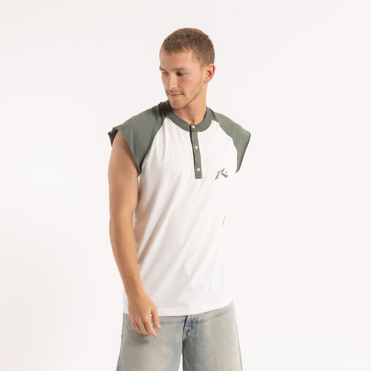 Musculosa Cold Rew Off White/Shadow Army