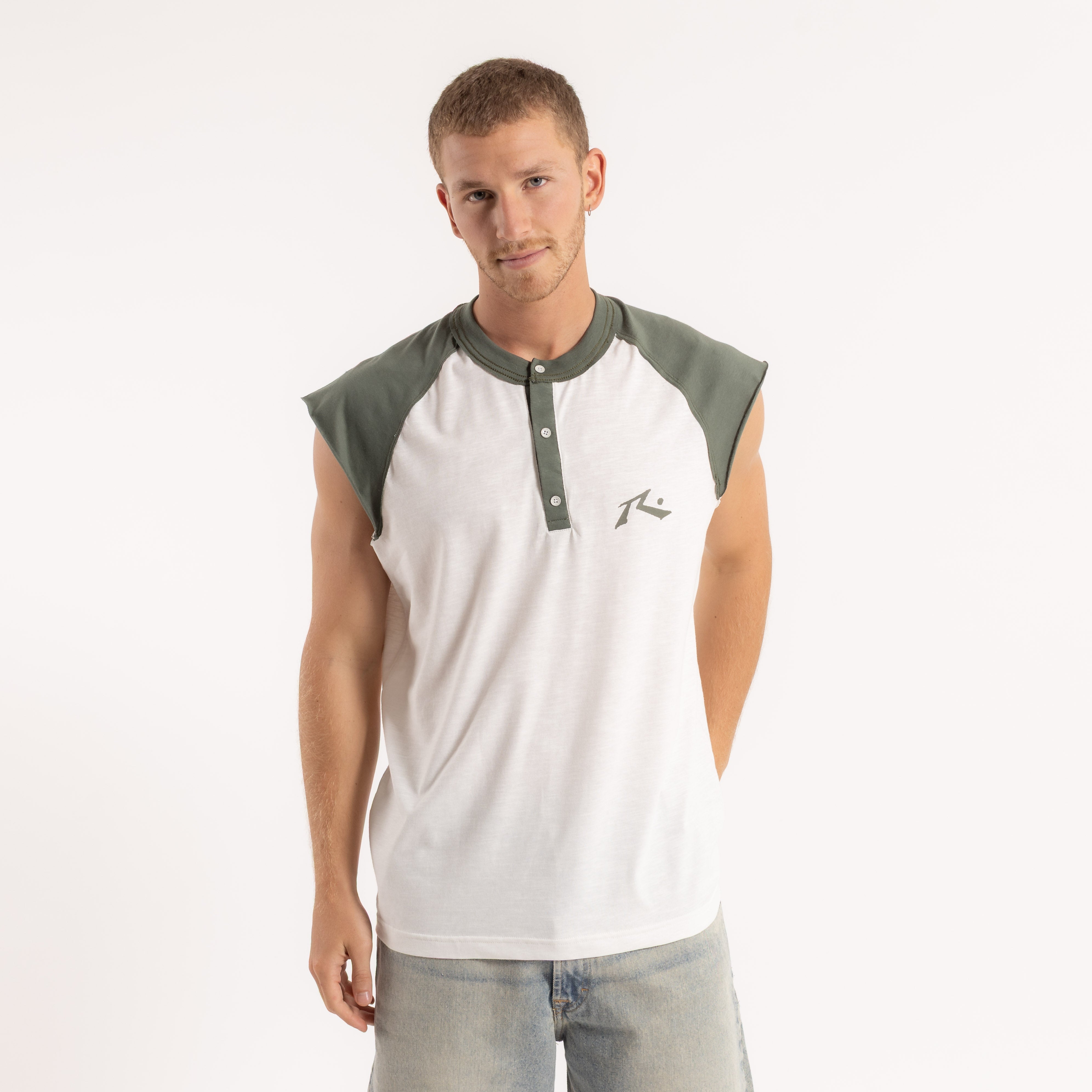 Musculosa Cold Rew Off White/Shadow Army