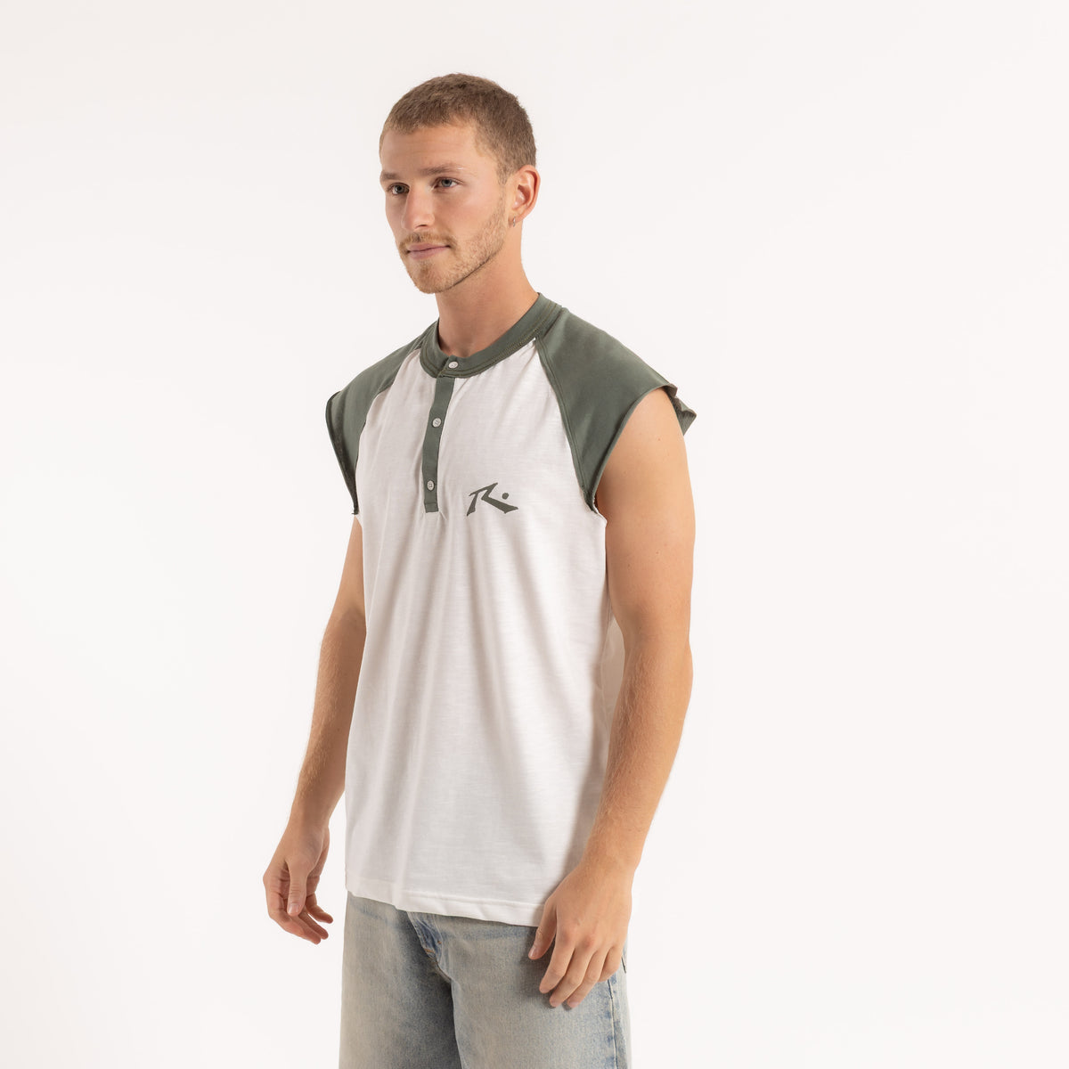 Musculosa Cold Rew Off White/Shadow Army