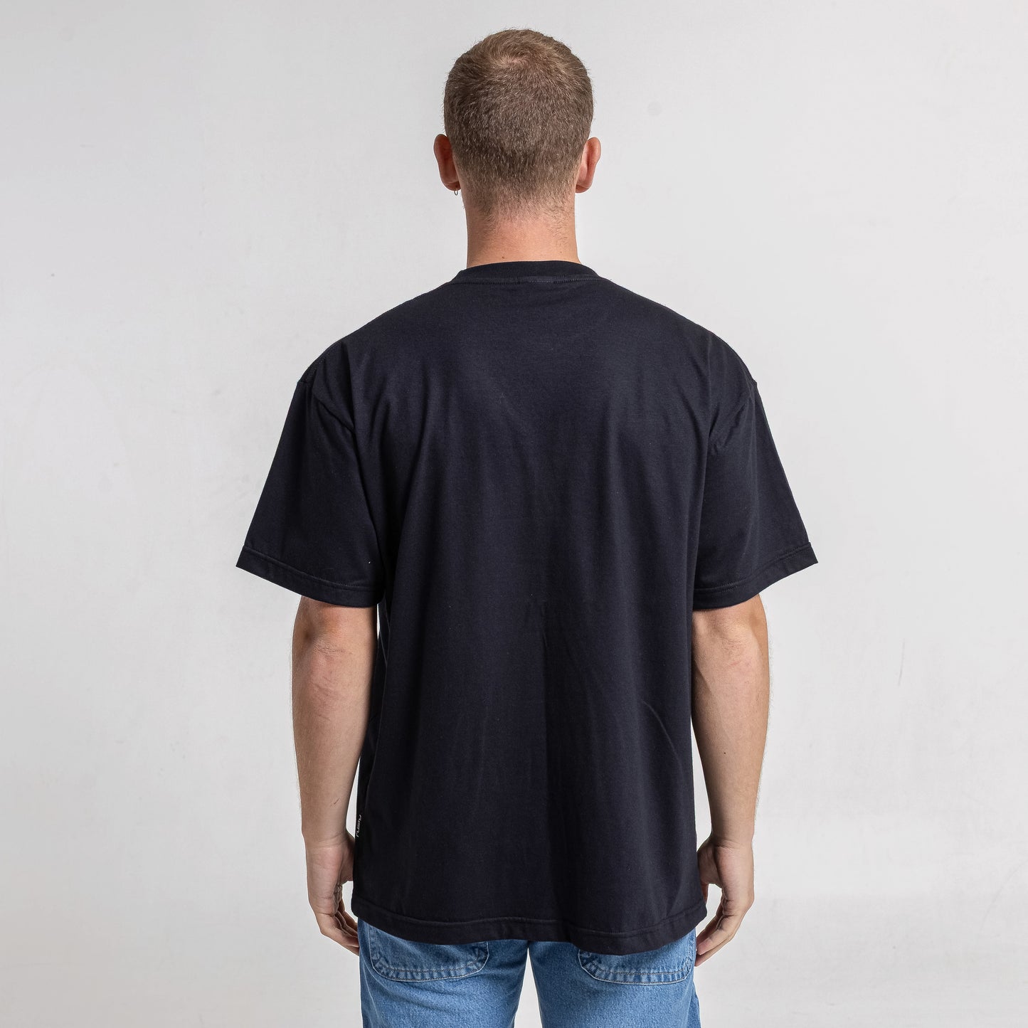 Remera Essential Black