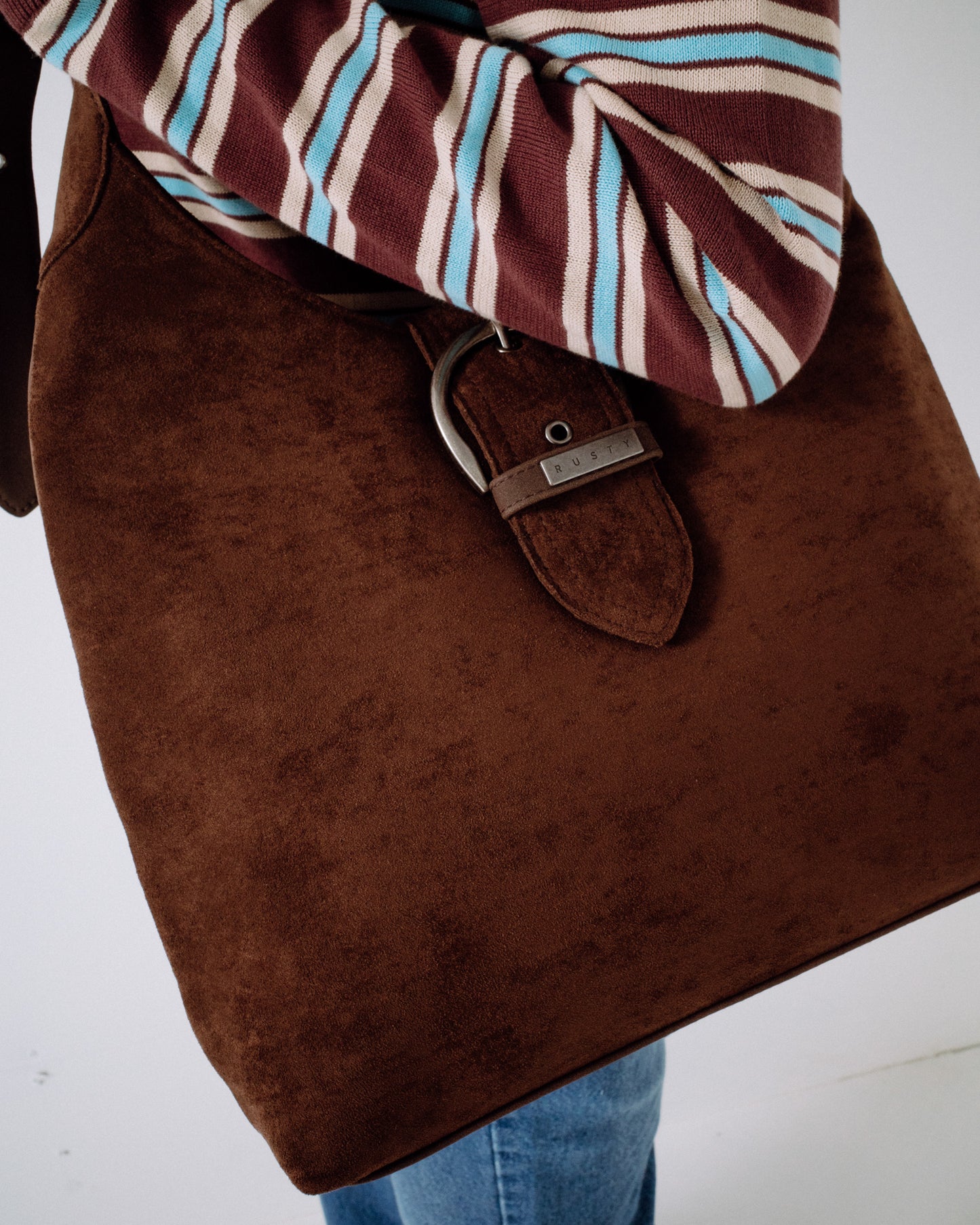 Cartera Rodeo Suede Shoulder Bag Pinecone