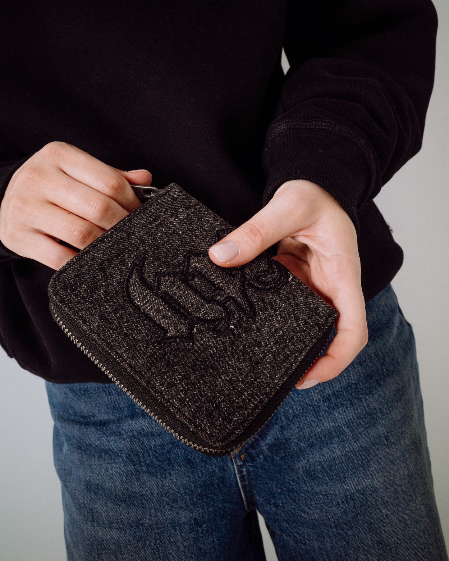 Billetera Roxanne Denim Compact Wallet Washed Black
