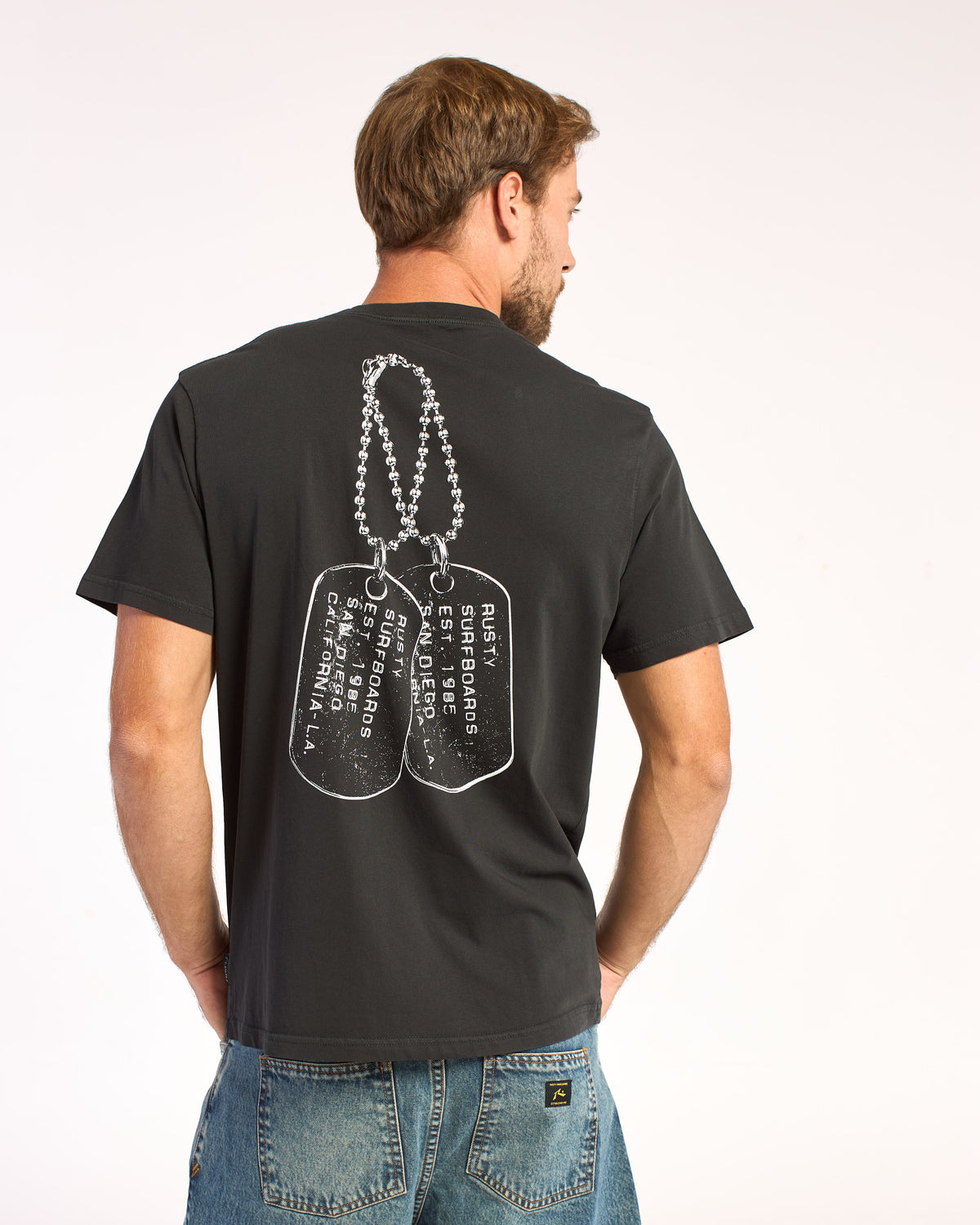 Remera Dog Tag Coal