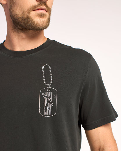 Remera Dog Tag Coal