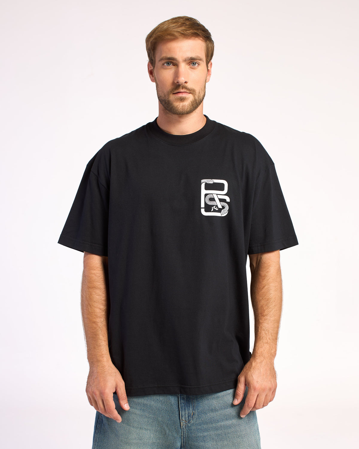 Remera Snakers Ov Black