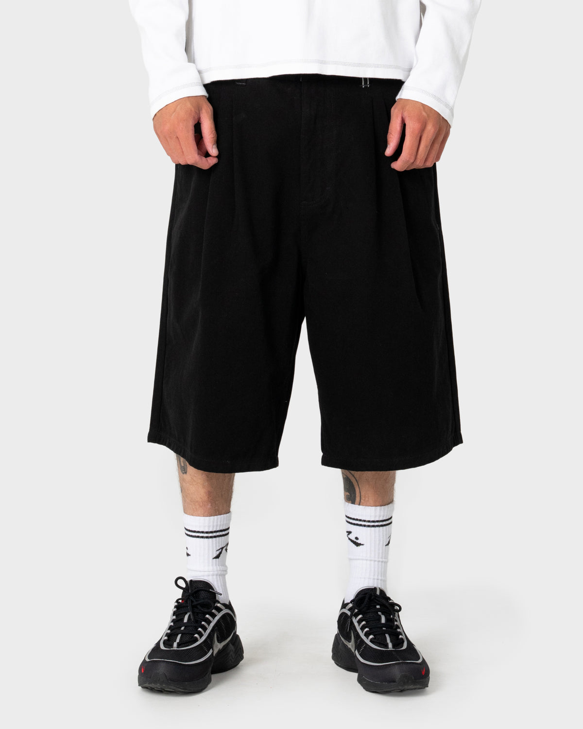 Bermuda Enigma Pleated Black