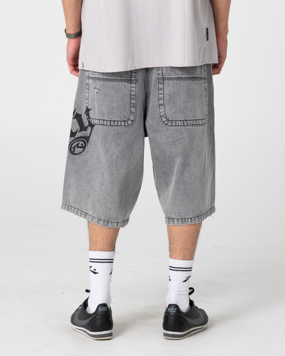 Short Tweaking Baggy Jort London Summer
