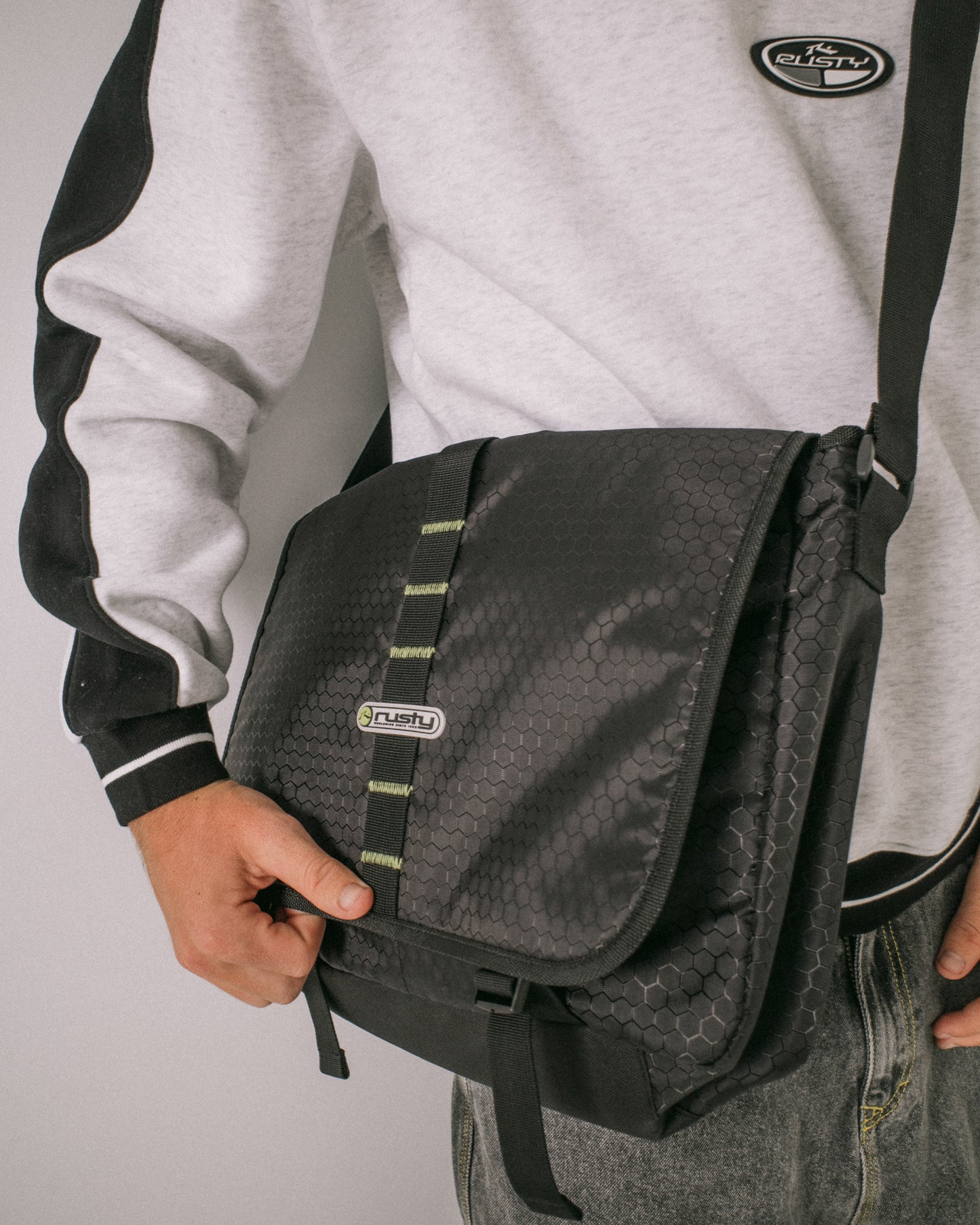 Bolso Voltage Messenger Bag Black/Sulphur