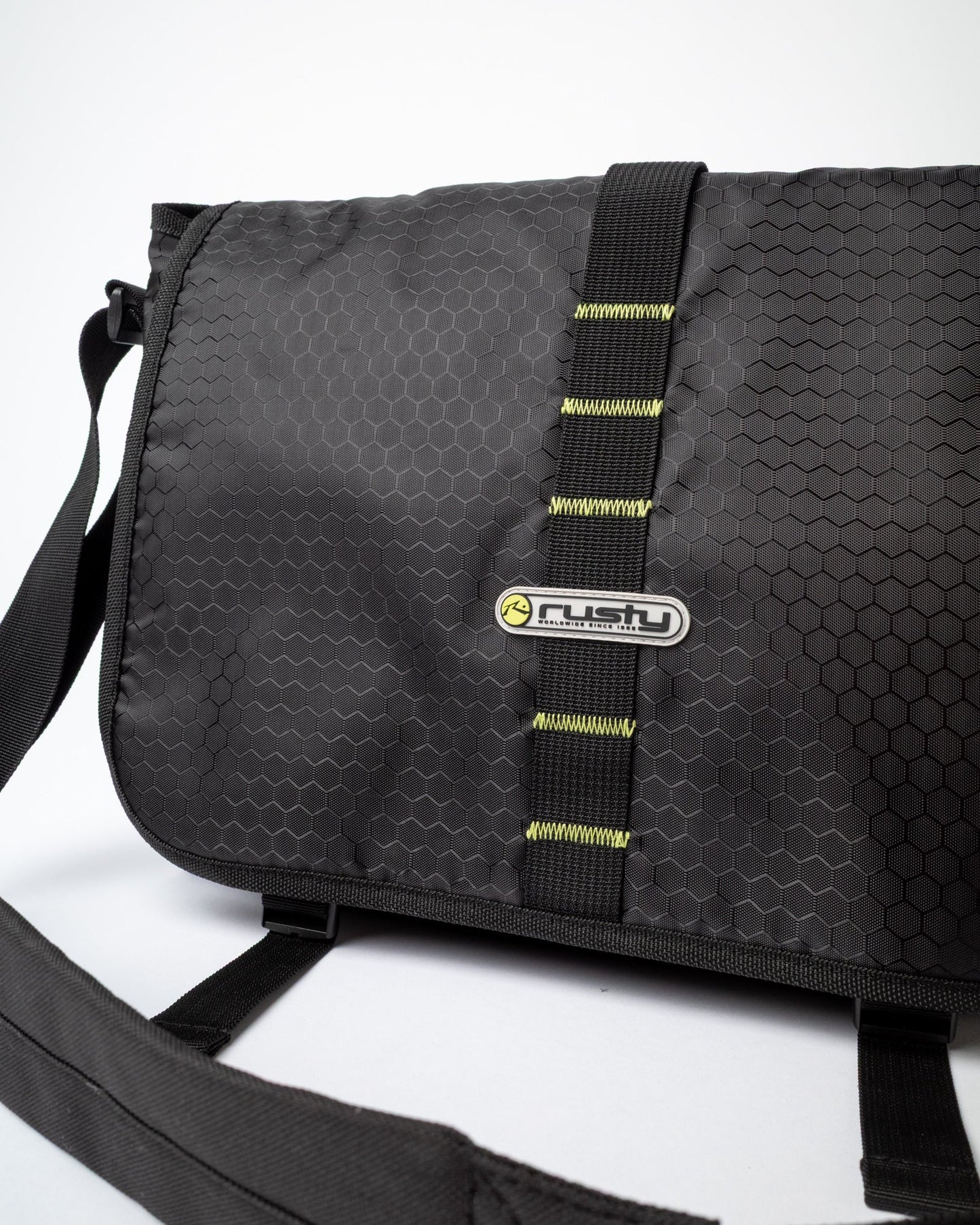 Bolso Voltage Messenger Bag Black/Sulphur